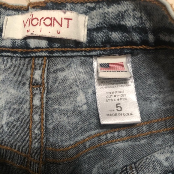 Super high waisted denim washed jeans. - Picture 3 of 3